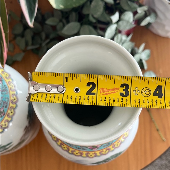 Chinese Porcelain Vintage Hand Painted Vases Set of 2 Excellent Condition - Picture 13 of 14